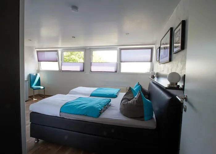 아파트 Schwarzer Kater *